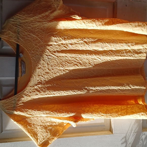 SOFT BY AVENUE Yellow Floral 💛 Design size 2X - Picture 5 of 7